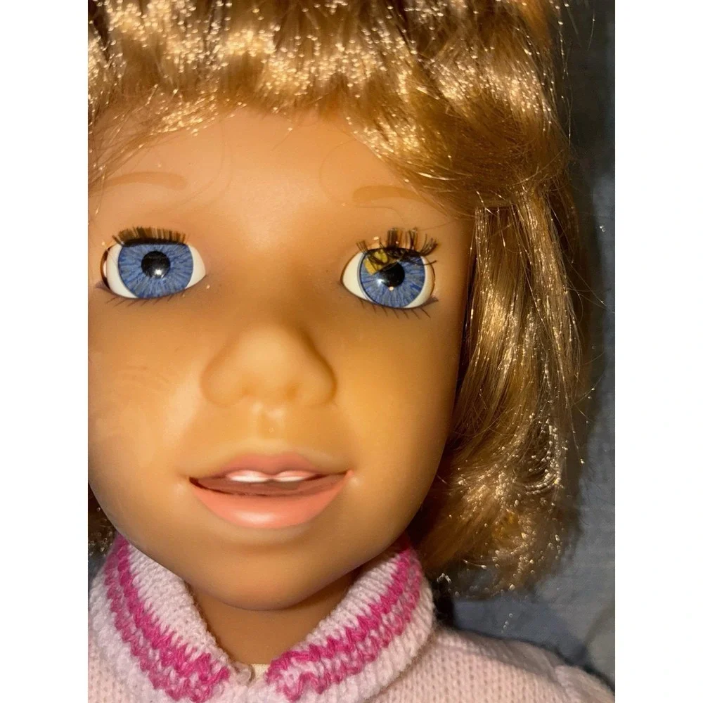 Julie Worlds Most Intelligent Talking Doll 1987 Worlds of Wonder Box Works *flaw